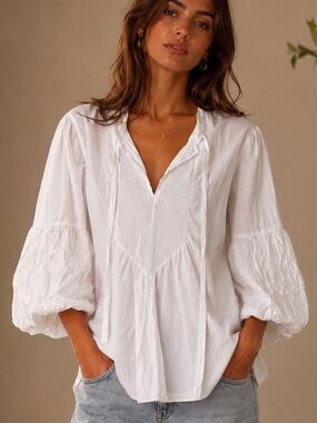 Carolina Herrera Cotton Women's White V-
Neck Pintuck Peasant Blouse